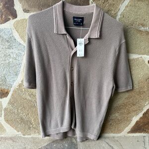 NWT Men’s Abercrombie & Fitch textured short sleeve button down shirt